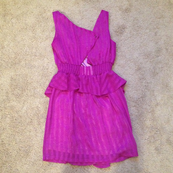 Reduced Gorgeous ruffle dress - Picture 2 of 3