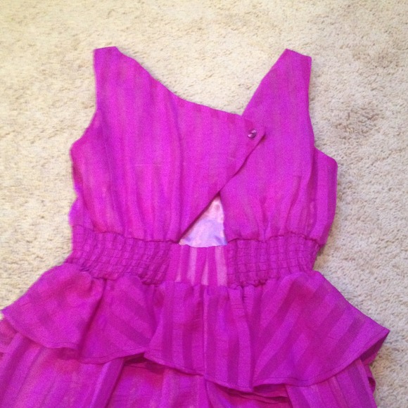 Reduced Gorgeous ruffle dress - Picture 3 of 3