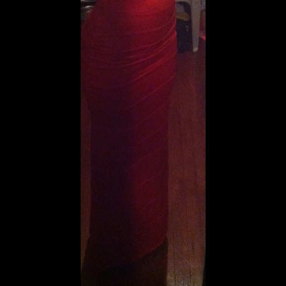 **REDUCED**Custom made red gown - Picture 4 of 4