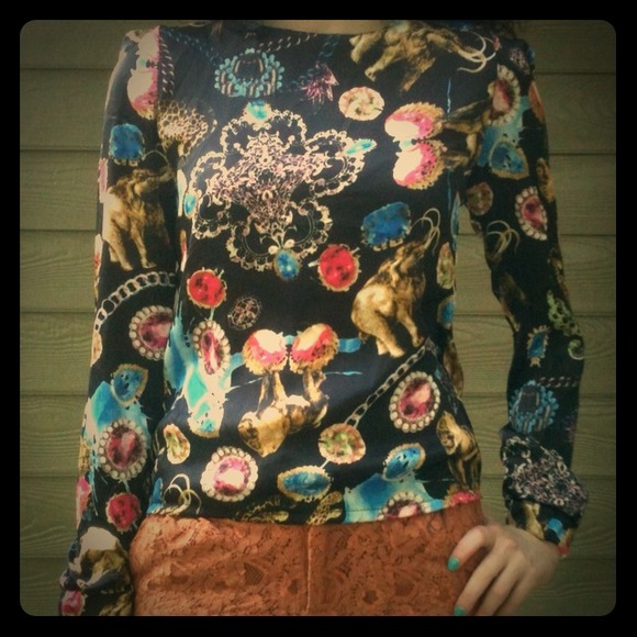 Jewel/Animal Print Chiffon Pointed Shoulder Blouse