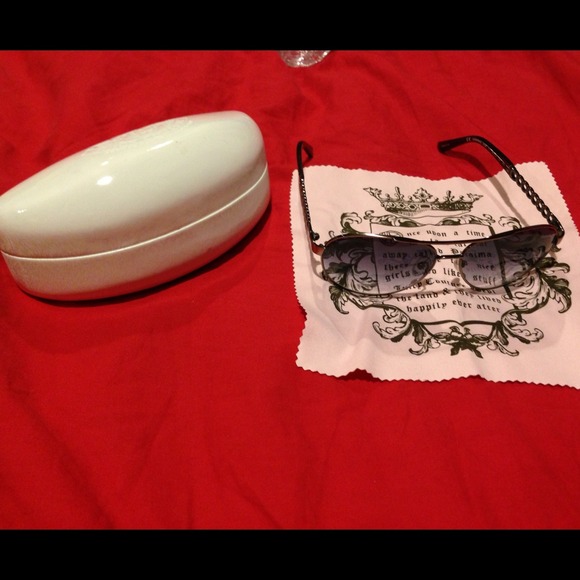 Juicy Couture sunglasses