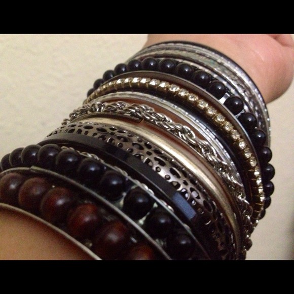 🚫HOLD🚫BUNDLE OF BANGLES!