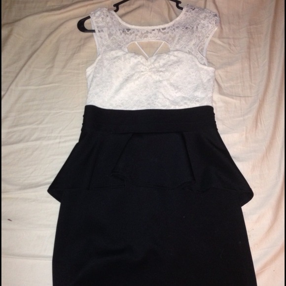 Black and white red-plum dress