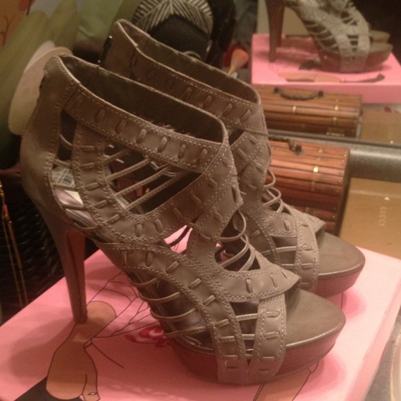 Grey stilletto sandal! Guess