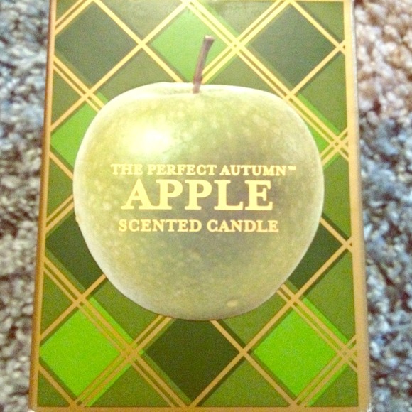 ##SOLD##Brand new!  Apple candle!