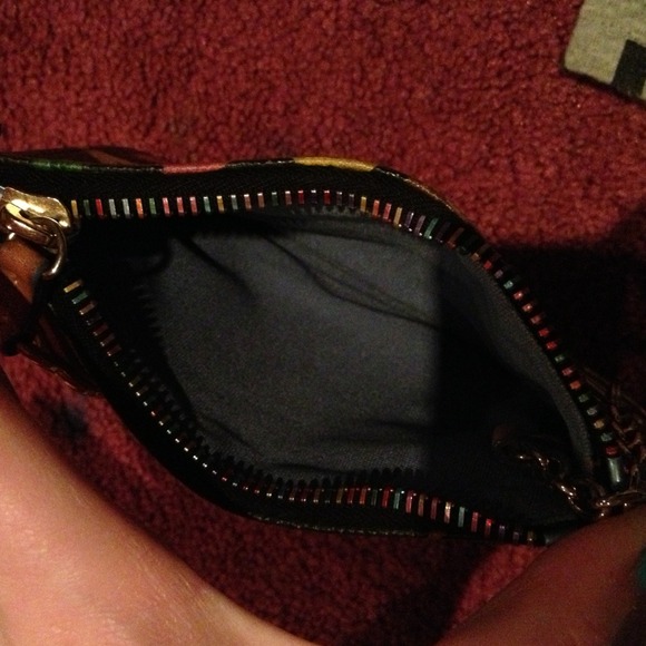 Dooney & Bourke wristlet - Picture 2 of 2