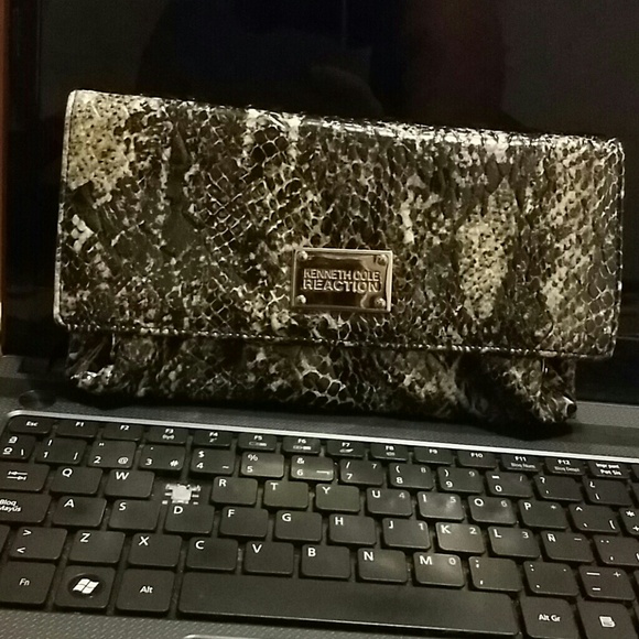 Kenneth Cole reaction clucth