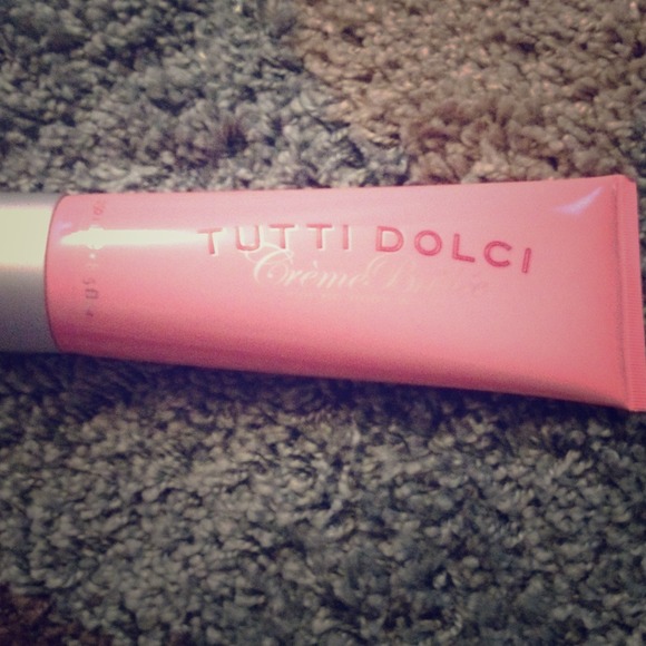 #SOLD#! Tutti Dolce Creme Brûlée body wash!