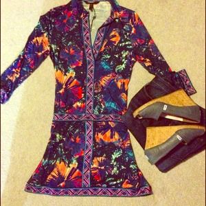 BCBG Maxazria beautiful blue tunic