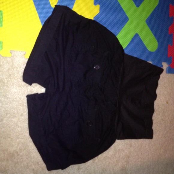 Black maternity shorts - Picture 2 of 3