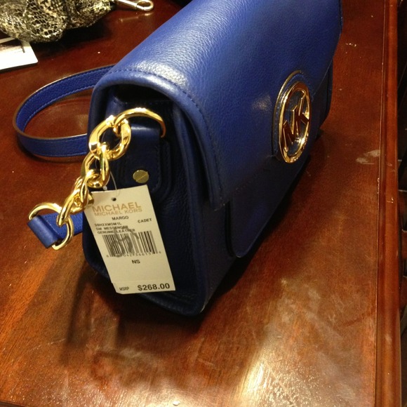 💟sold💟⬇⬇⬇Michael Kors Cadet Margo SM Messenger - Picture 2 of 4