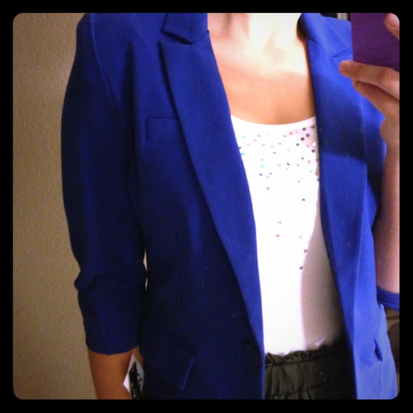 Blue blazer with 3/4 sleeves
