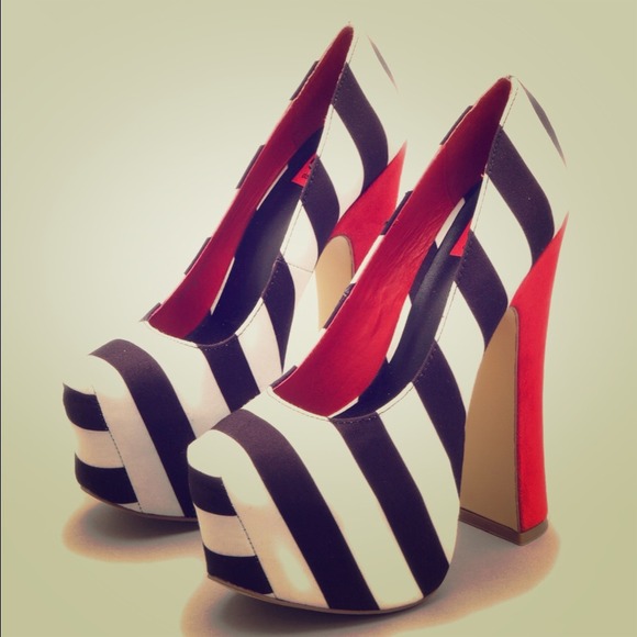 DV8 By Dolce Vita Platform Pump