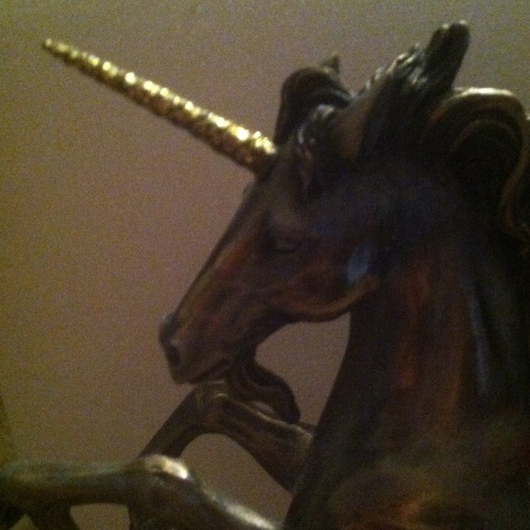 🎉NEGOTIABLE PRICE🎉Veronese Unicorn statue!😍😍 - Picture 4 of 4