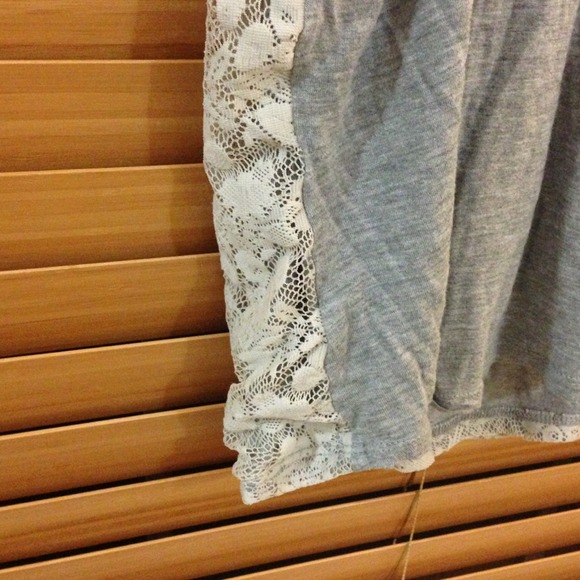 Sold 🚫🚫Lace and gray - Picture 4 of 4