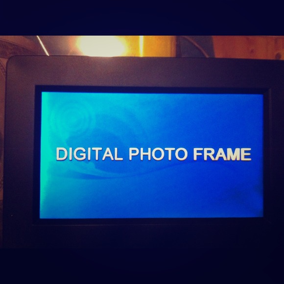 Digital photo frame