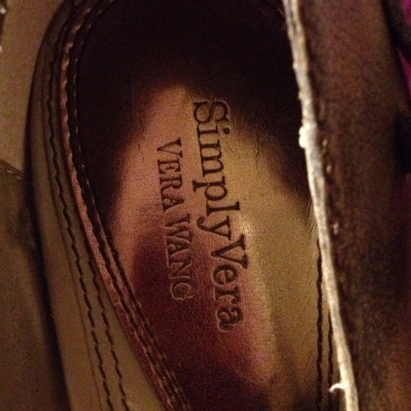 Vera Wang pumps - Picture 2 of 3