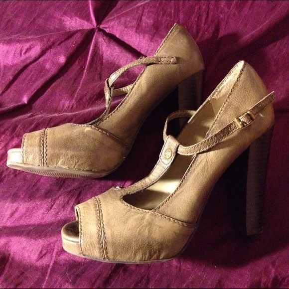Vera Wang pumps - Picture 3 of 3