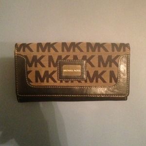 RESERVED- Michael Kors wallet