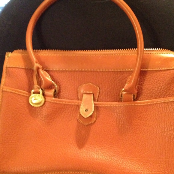 Dooney & Bourke purse. Perfect condition - Picture 1 of 1