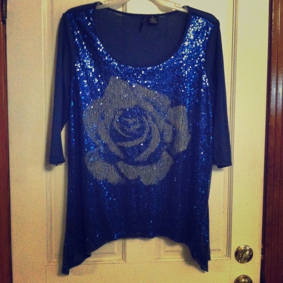 NWOT Navy sequined rose top
