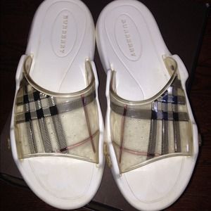 BURBERRY spa slip on