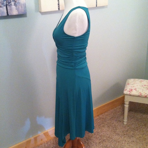 BCBG Maxazria dress Kelly green. SOLD - Picture 3 of 4