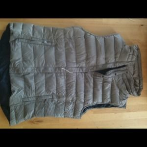 Gap reversible vest NEW w/o tag