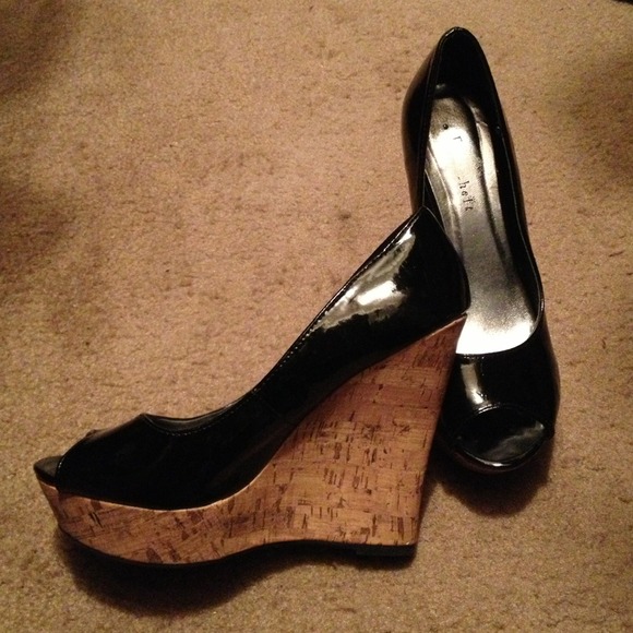 Black peep toe wedges - Picture 2 of 3