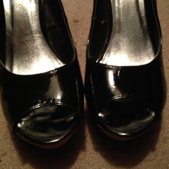 Black peep toe wedges - Picture 3 of 3
