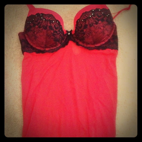 🎁NWOT Red and black sexy lingerie🎄