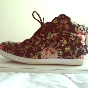 Hot top floral sneakers