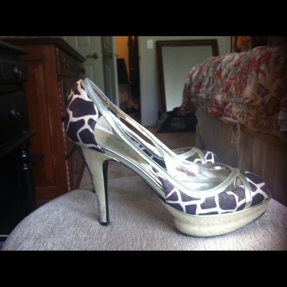 Giraffe Print and gold peep toe pumps. Some wear.