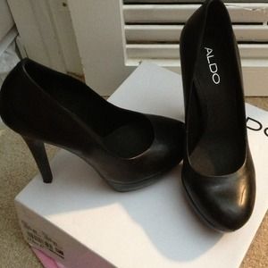 Aldo blk leather pumps