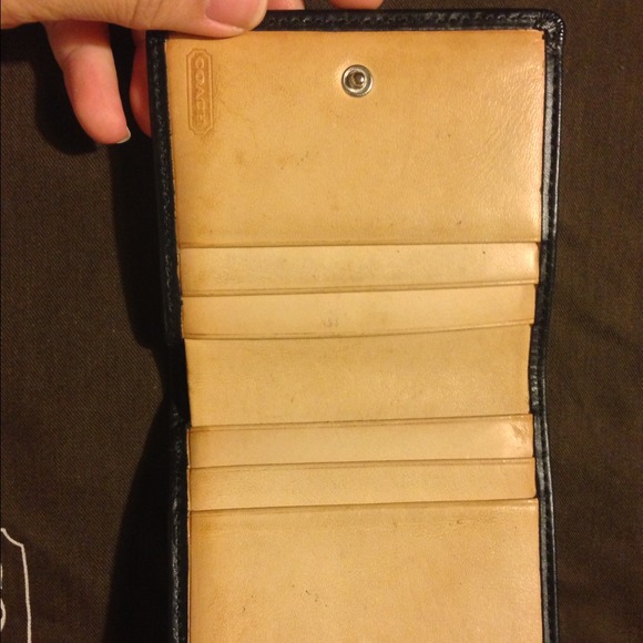 ❌Sold in bundle❌🌸Authentic Coach Wallet🌸 - Picture 2 of 3