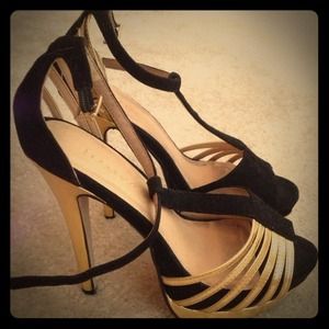 🎉NYE🎉 New ShoeDazzle black & gold strappy heels