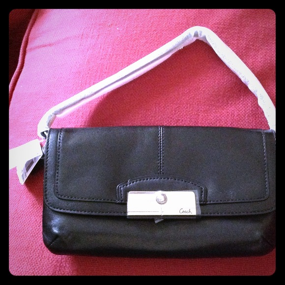 🎁ON SALE!🎁NWT-Coach Convertible small bag!!!🎁