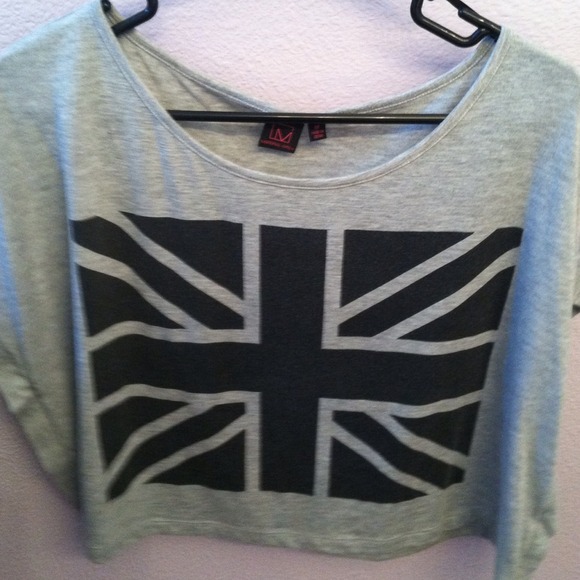 Grey top with London flag in black