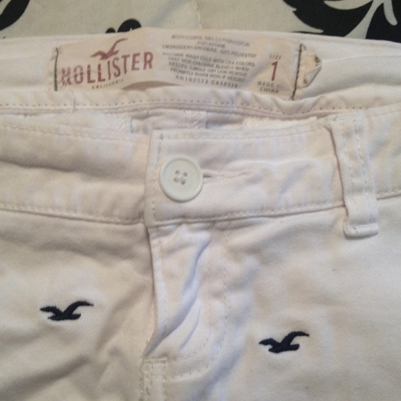 Hollister mini skirt. - Picture 2 of 3
