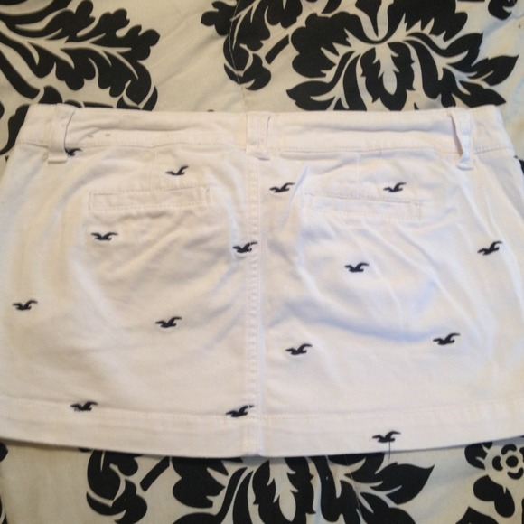 Hollister mini skirt. - Picture 3 of 3