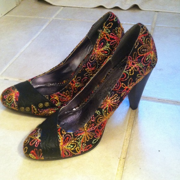 Naughty monkey heels size 8