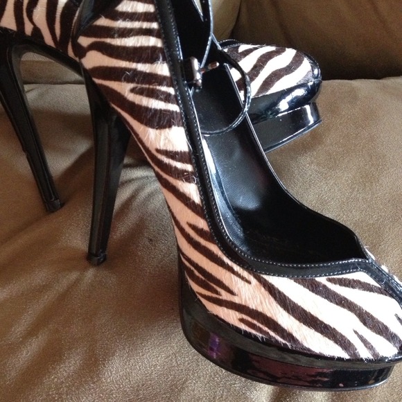 Aldo black/white fur heels!! Super hot!! Size 9