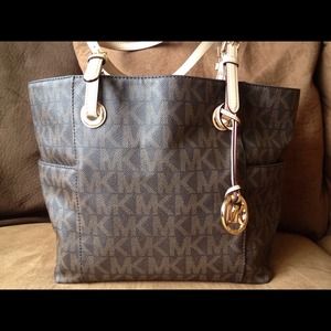 MICHAEL KORS JET SET SIGNATURE TOTE AUTHENTIC