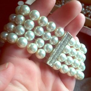 Pearl and Diamond bracelet.