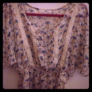 *SOLD* Floral pleasant blouse