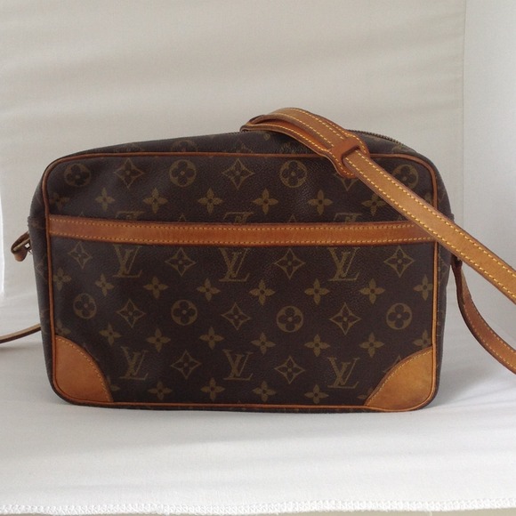 Authentic LOUIS VUITTON Trocadero 30 cm - Picture 1 of 2