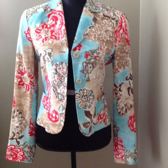 Escada Sport lightweight linen blazer.