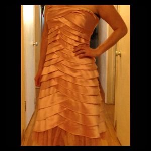 BCBG MAXAZRIA blush tiered fabric dress size 8