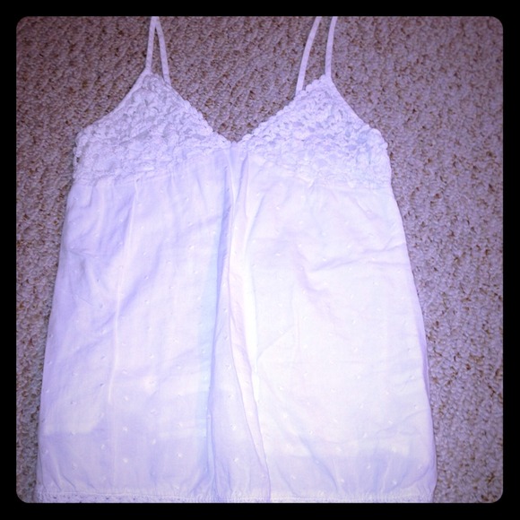 Beautiful white tank top with lace&crochet detail