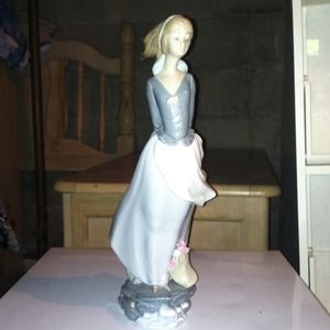Girl with book Lladro